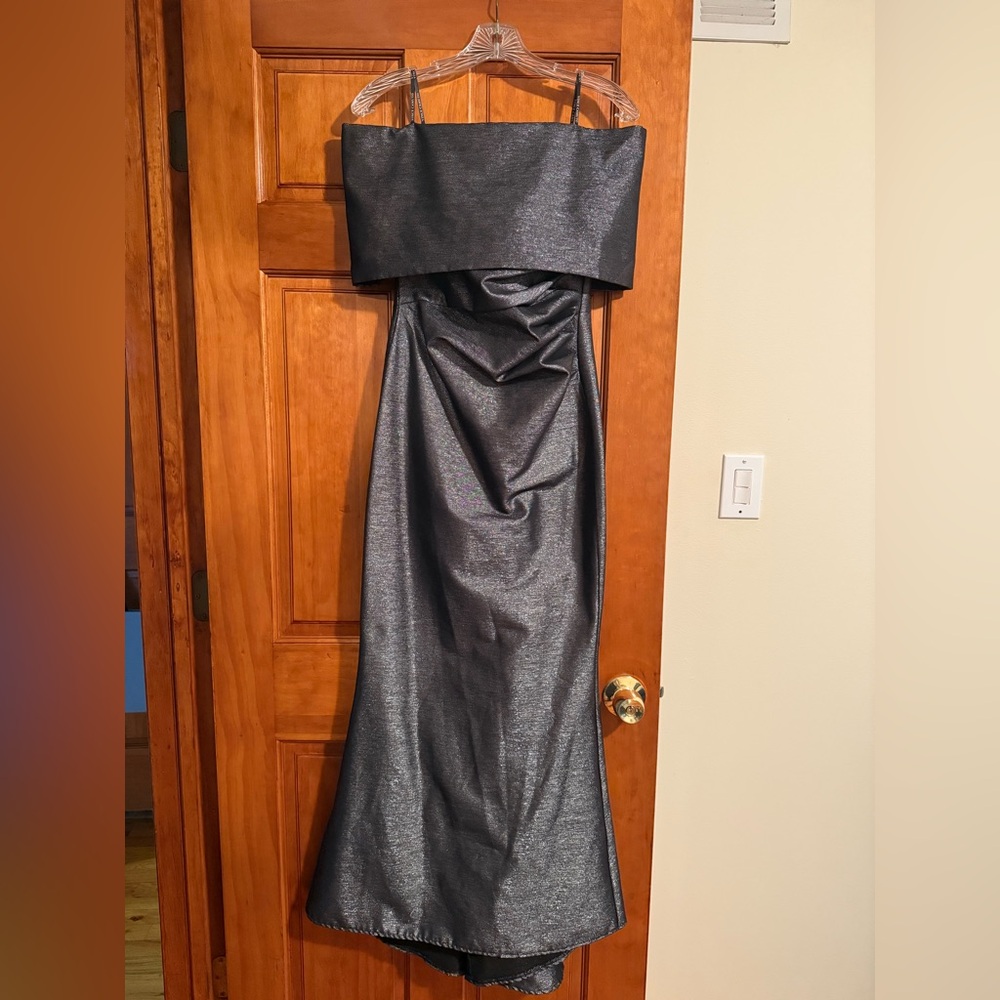 Vince Camuto Sparkle Off the Shoulder Gown in charcoal Size 2